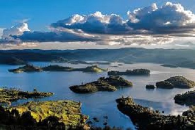 400x0 Lake Bunyonyi 5. Canoe and Hiking at Lake Bunyonyi.