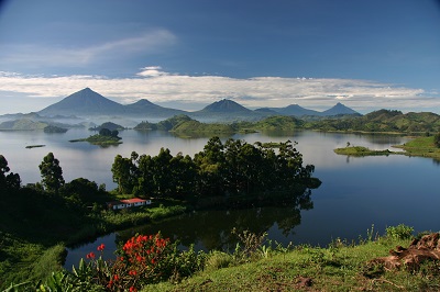 400x0 canoe_and_hiking_at_gorilla_highlands - 400x0 5. Canoe and Hiking at Lake Bunyonyi.